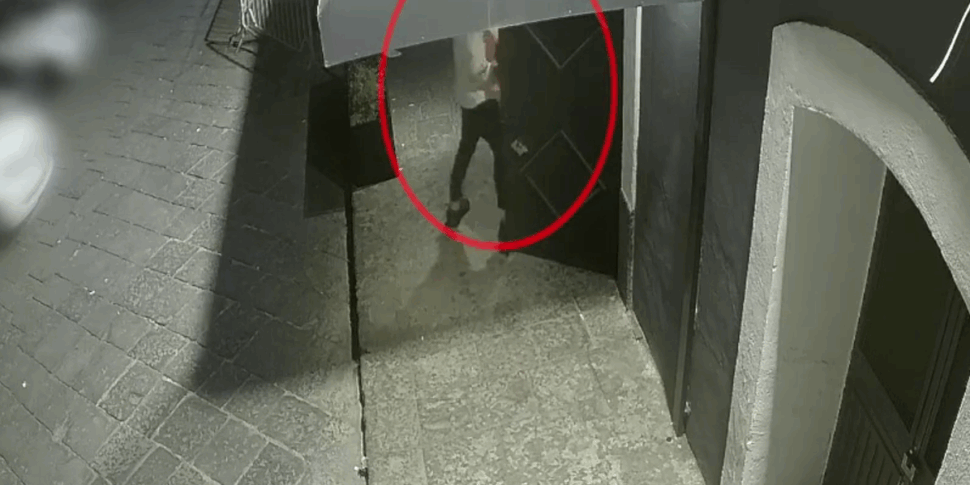 Urta una ragazza in discoteca, violento raid punitivo a Catania. Due responsabili identificati grazie ai social Urta una ragazza in discoteca, violento raid punitivo a Catania. Due responsabili identificati grazie ai social