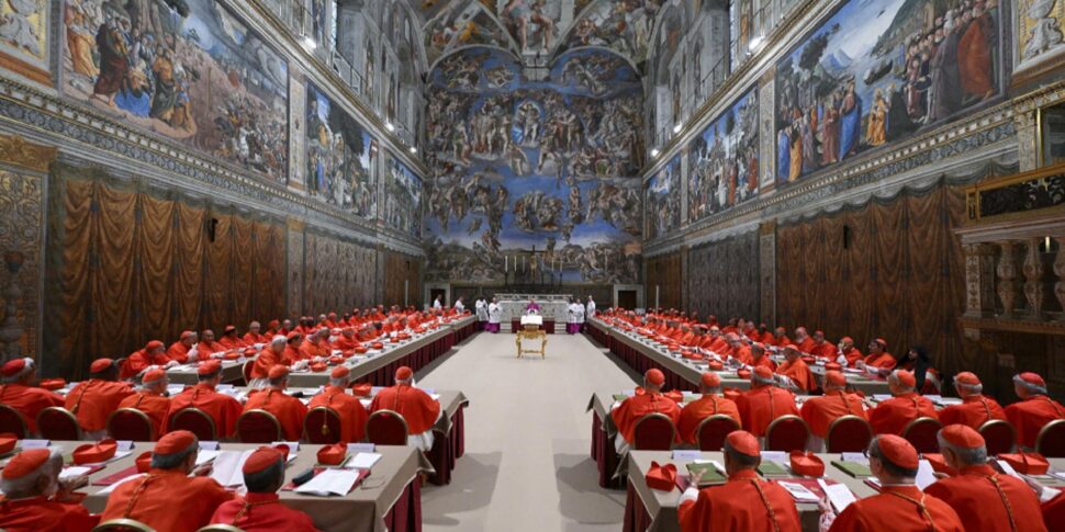 https://assets.gazzettadelsud.it/2025/05/Conclave-nella-Cappella-Sistina-970x485.jpg