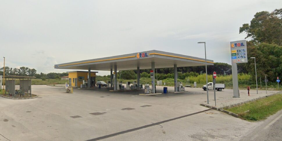 https://assets.gazzettadelsud.it/2025/05/Distributore-Benzina--970x485.jpg