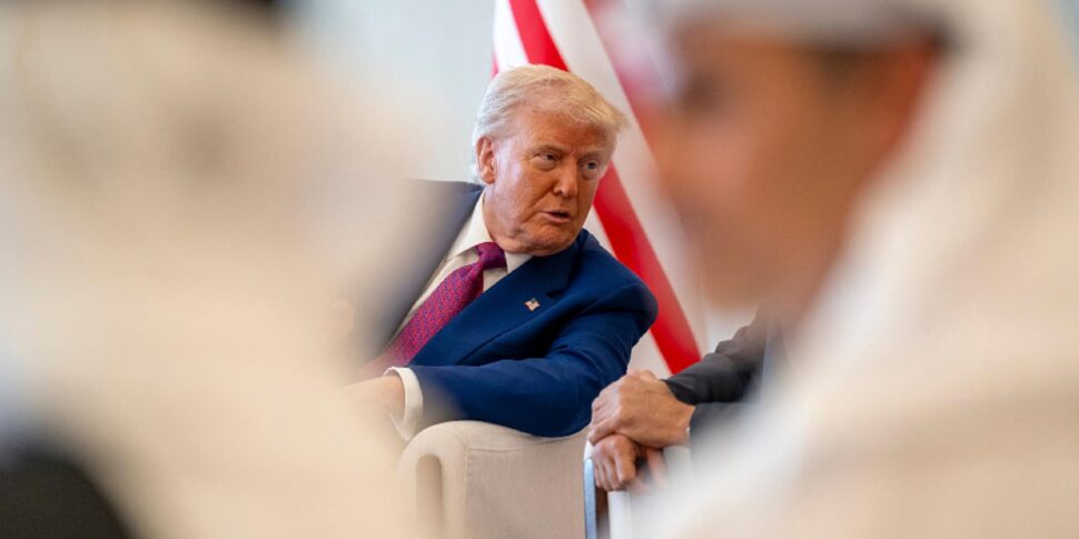 Trump avverte: “Tutto fermo senza Putin”. A Istanbul cala il gelo mentre la Russia prepara una nuova offensiva contro Kiev Trump avverte: “Tutto fermo senza Putin”. A Istanbul cala il gelo mentre la Russia prepara una nuova offensiva contro Kiev