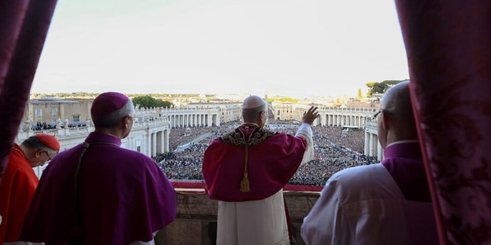 https://assets.gazzettadelsud.it/2025/05/Francis-Prevost-papa-Leone-XIV-970x485.jpg