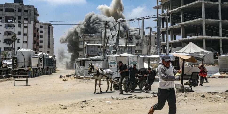 gaza una madre perde nove figli sotto le bombe il dramma della dottoressa alaa alnajjar