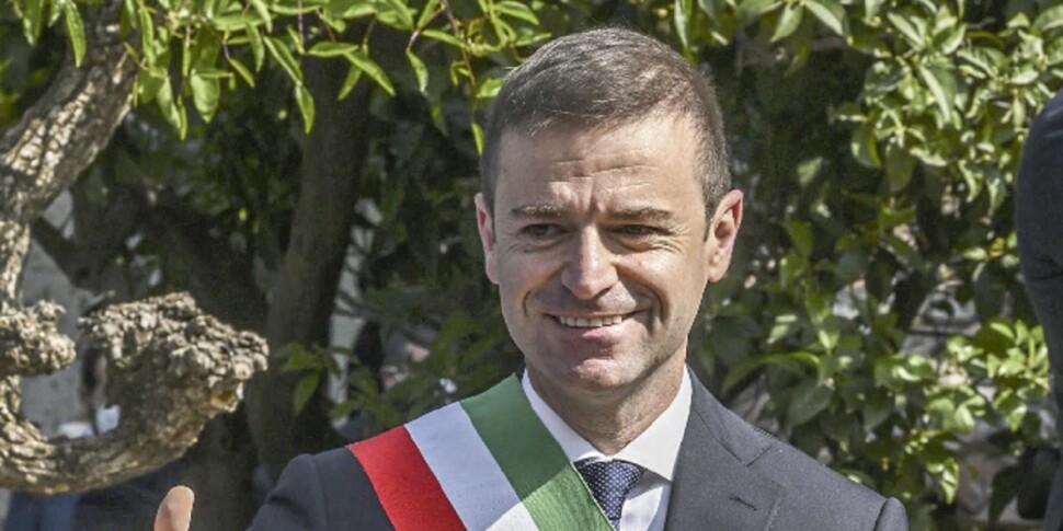 Corruzione: arrestato Massimo Coppola, sindaco di Sorrento Corruzione: arrestato Massimo Coppola, sindaco di Sorrento