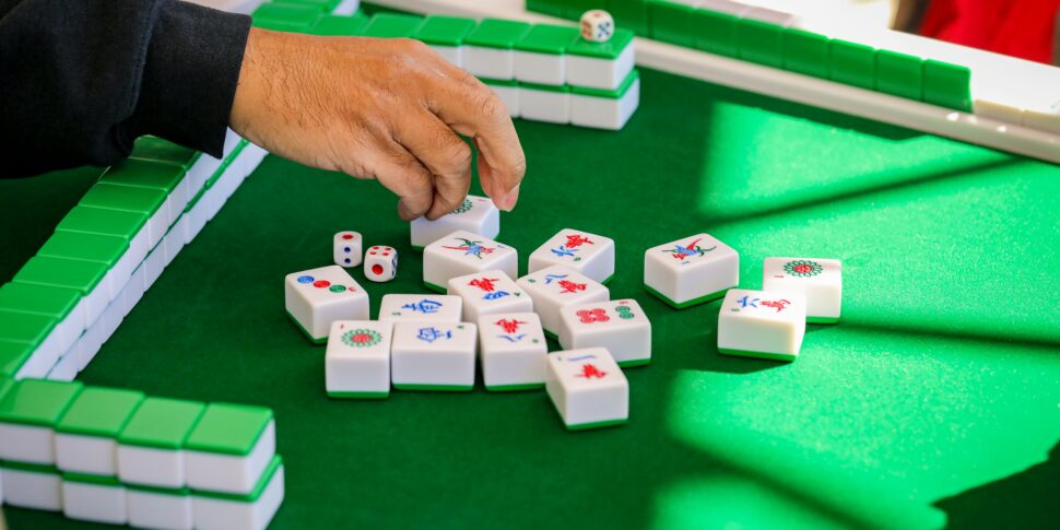 Palermo, bisca clandestina nascosta in un negozio di casalinghi: 13 cinesi sorpresi a scommettere al Mahjong Palermo, bisca clandestina nascosta in un negozio di casalinghi: 13 cinesi sorpresi a scommettere al Mahjong