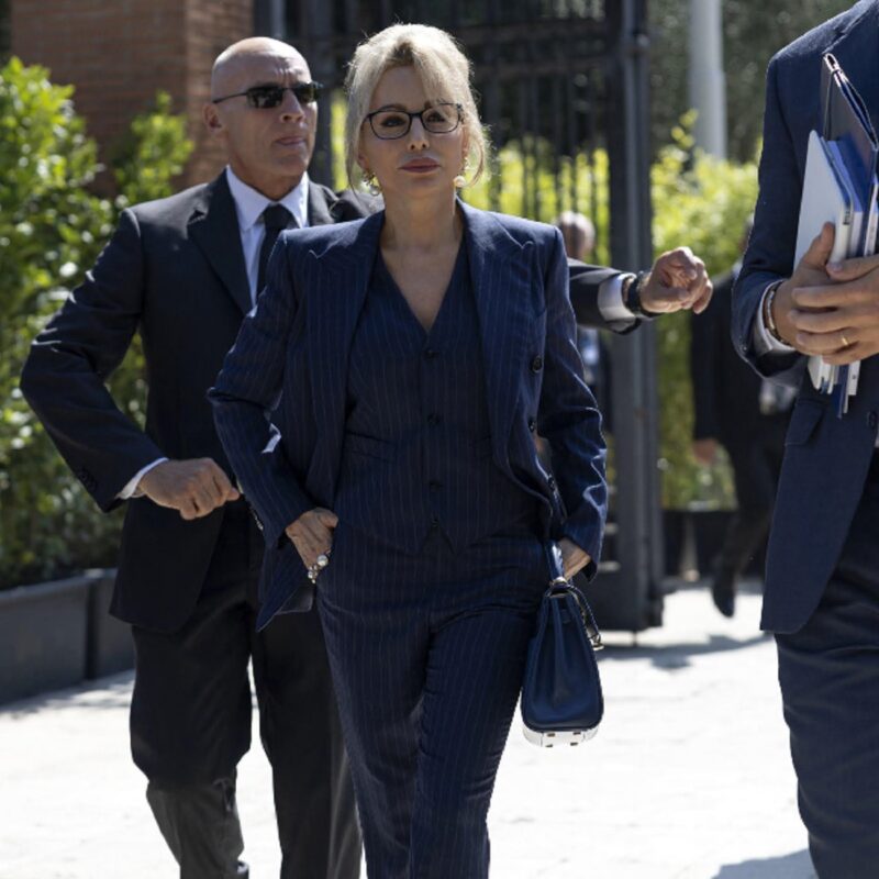 Trump nel mirino di Marina Berlusconi: “Preoccupante”, Lega e FdI in imbarazzo