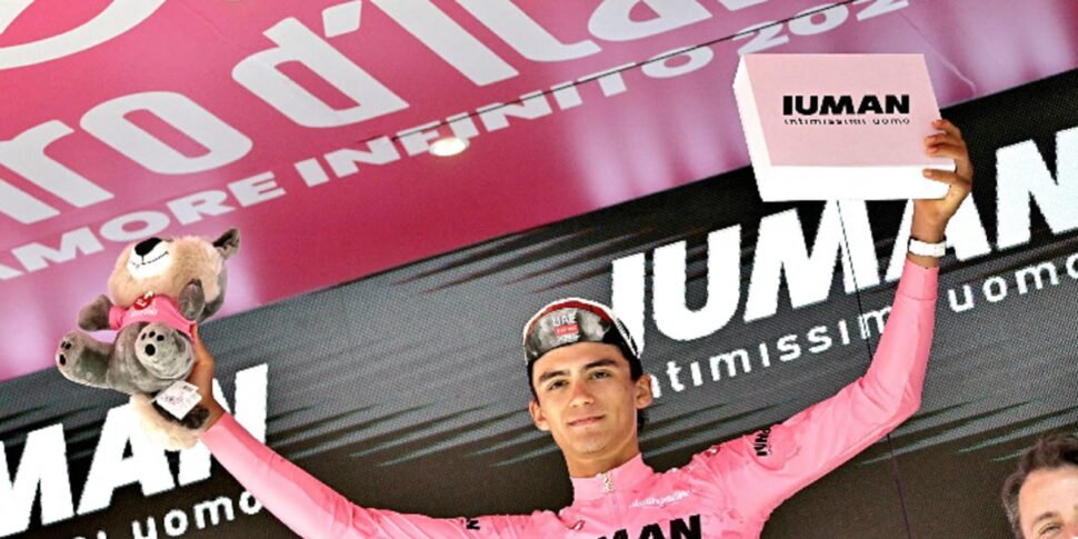 https://assets.gazzettadelsud.it/2025/05/Mexican-rider-isaac-Del-Toro-Romero-of-Uae-Team-Emirates-Xrg-Italian-rider-Diego-Ulissi-970x485.jpg
