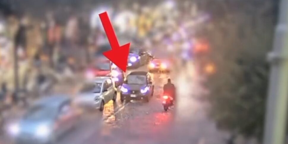Napoli, omicidio ripreso in video: Emanuele Durante colpito mentre guida. Un colpo, la fuga, poi l’agonia Napoli, omicidio ripreso in video: Emanuele Durante colpito mentre guida. Un colpo, la fuga, poi l’agonia