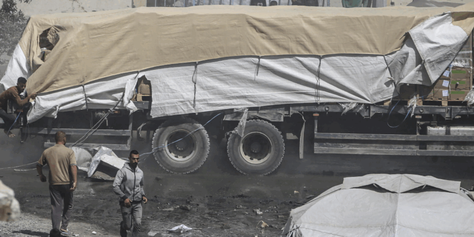 “Food for Gaza”: i primi aiuti italiani oltre il valico, 9 camion in marcia contro la fame “Food for Gaza”: i primi aiuti italiani oltre il valico, 9 camion in marcia contro la fame