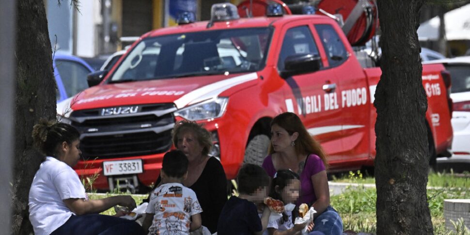 Terremoto magnitudo 4.4, torna la paura ai Campi Flegrei. Gente in strada: "Il pavimento sembrava esplodere" Terremoto magnitudo 4.4, torna la paura ai Campi Flegrei. Gente in strada: "Il pavimento sembrava esplodere"