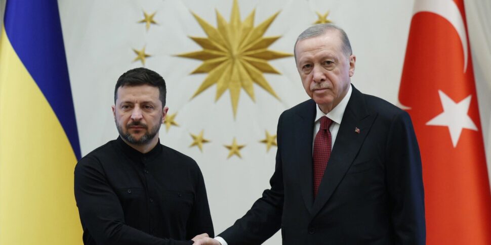 https://assets.gazzettadelsud.it/2025/05/Ukrainian-President-Volodymyr-Zelensky-visits-Turkey-970x485.jpg