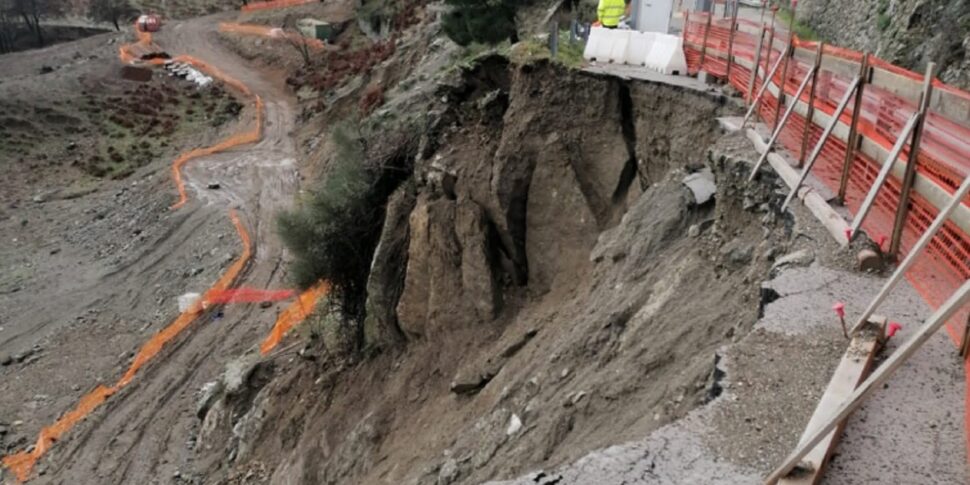 dirottati dalla sicilia al nord tre miliardi di finanziamenti tagliati i fondi per le strade provinciali da Feedpress.me dirottati dalla sicilia al nord tre miliardi di finanziamenti tagliati i fondi per le strade provinciali