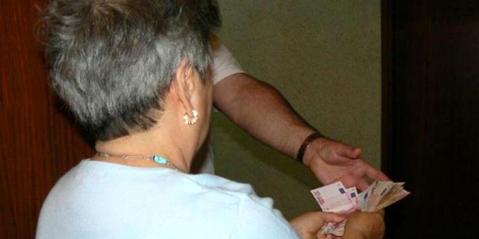 https://assets.gazzettadelsud.it/2025/05/anziana-soldi-truffa-970x485.jpg