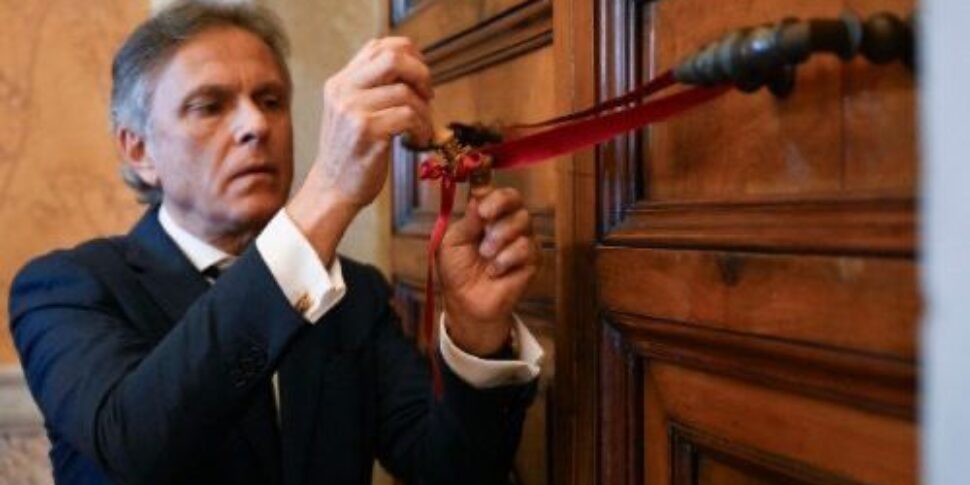 papa leone xiv riapre l appartamento del palazzo apostolico tolti i sigilli dopo la morte di bergoglio da Feedpress.me papa leone xiv riapre l appartamento del palazzo apostolico tolti i sigilli dopo la morte di bergoglio