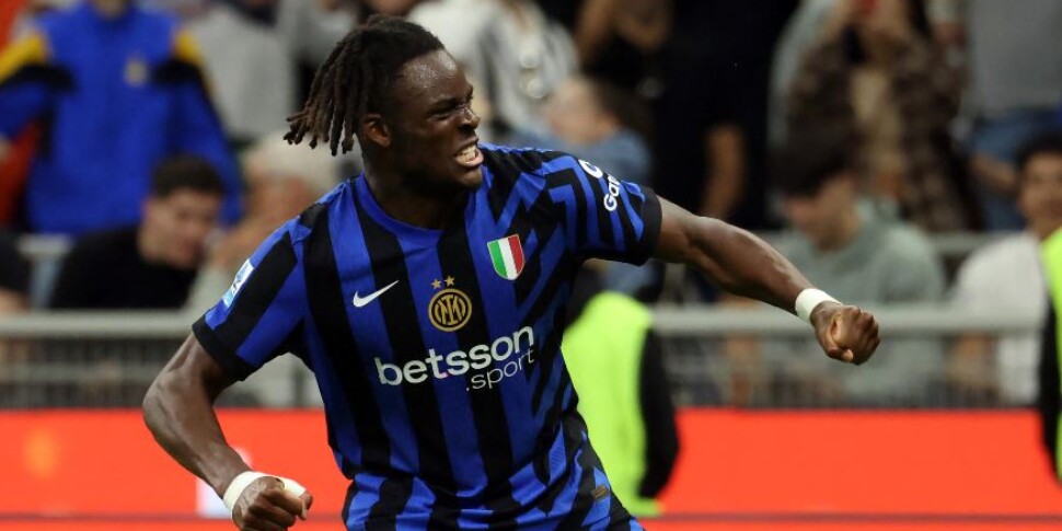 la serie a all intervallo l inter sorpassa il napoli juventus ancora quarta in fondo stanno perdendo empoli e venezia