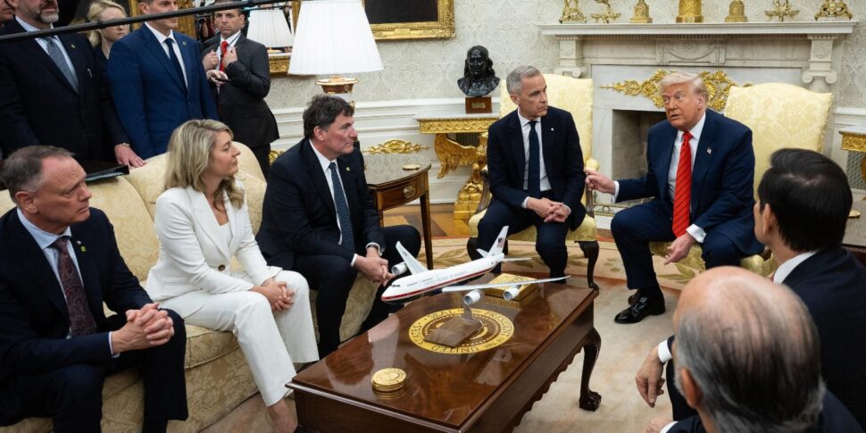 Faccia a faccia Trump Carney. Il governatore del Canada: "Colloquio costruttivo, rapporto complesso ma troveremo accordo" Faccia a faccia Trump Carney. Il governatore del Canada: "Colloquio costruttivo, rapporto complesso ma troveremo accordo"
