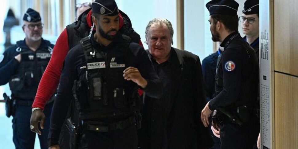Aggressioni sessuali, Gérard Depardieu condannato a 18 mesi Aggressioni sessuali, Gérard Depardieu condannato a 18 mesi