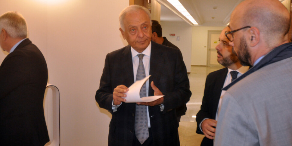Tangenti per truccare gli appalti ad Agrigento, indagato il deputato ed ex assessore regionale Roberto Di Mauro Tangenti per truccare gli appalti ad Agrigento, indagato il deputato ed ex assessore regionale Roberto Di Mauro