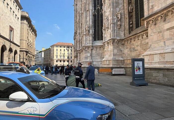 si suicida lanciandosi dal duomo di milano è il detenuto emanuele de maria era irreperibile da ieri dopo aver accoltellato un collega di lavoro da Feedpress.me si suicida lanciandosi dal duomo di milano è il detenuto emanuele de maria era irreperibile da ieri dopo aver accoltellato un collega di lavoro