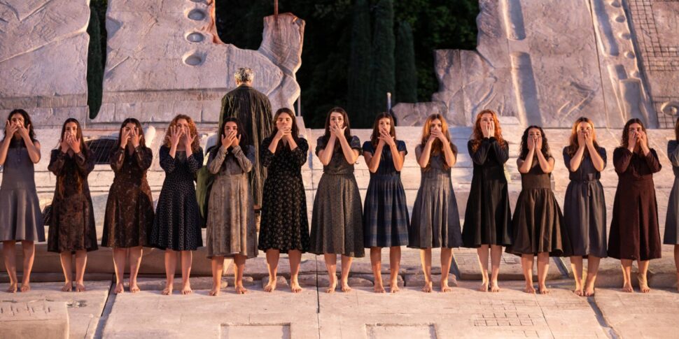 Teatro di Siracusa, ovazione per l’Elettra di Sofocle diretta da Andò