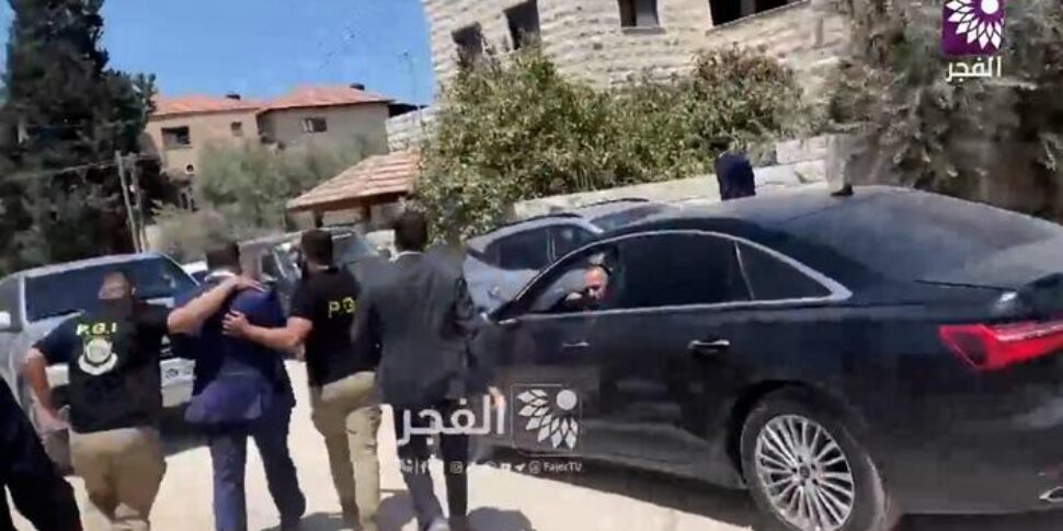 l esercito israeliano spara in aria durante una visita di diplomatici c era anche il viceconsole italiano meloni sente tajani convocato l ambasciatore