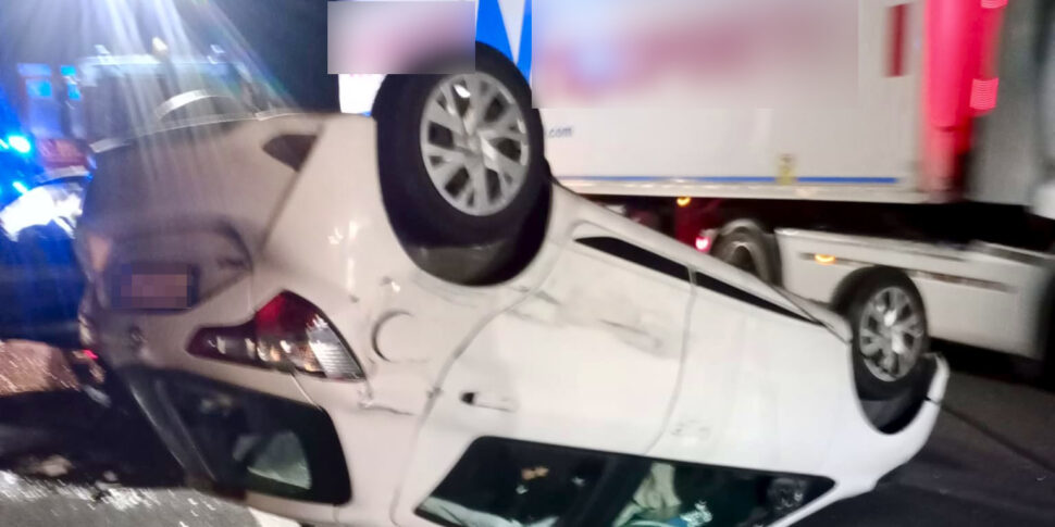 Incidente sulla A18 dopo lo svincolo di Tremestieri: coinvolte una Yaris e una Smart, feriti non gravi Incidente sulla A18 dopo lo svincolo di Tremestieri: coinvolte una Yaris e una Smart, feriti non gravi