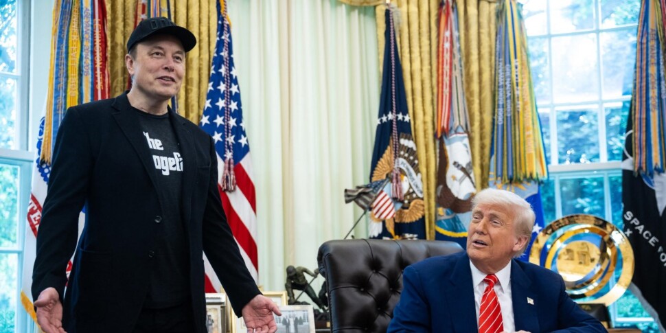 Musk "the Doge father" con l Musk "the Doge father" con l