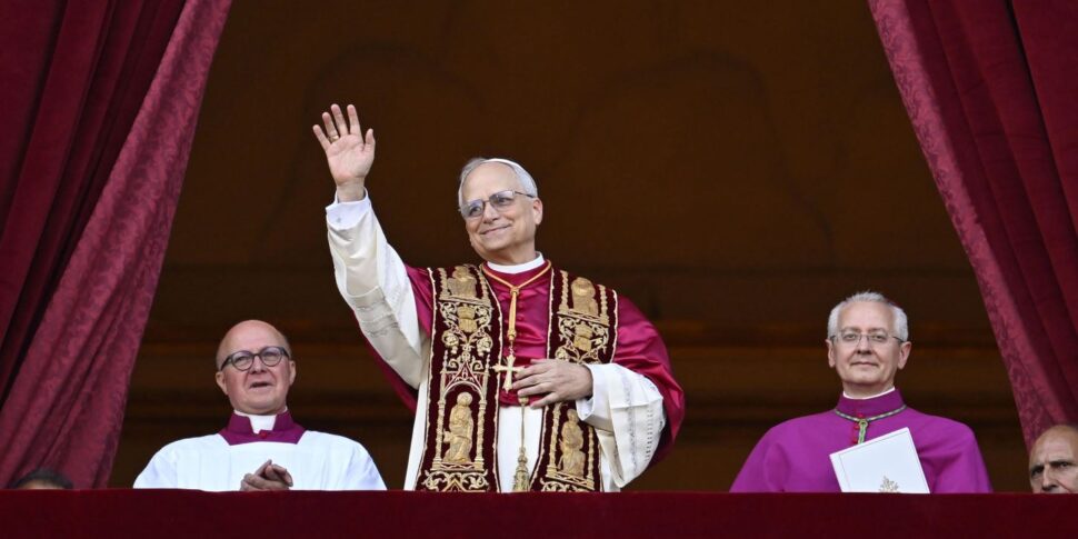 Fumata bianca, il nuovo Papa è l Fumata bianca, il nuovo Papa è l
