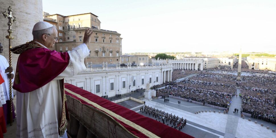 Inizia il papato di Leone XIV: il cardinale americano e agostiniano Robert Prevost è stato il "nome nuovo" del Conclave Inizia il papato di Leone XIV: il cardinale americano e agostiniano Robert Prevost è stato il "nome nuovo" del Conclave