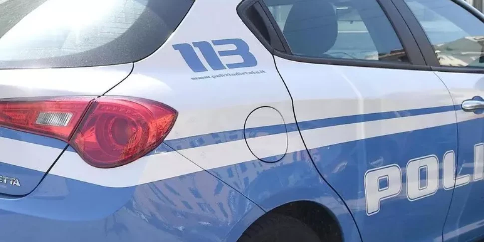 19enne accoltellato fuori dalla metro a Roma, è grave. Era con la fidanzata: "Colpito senza motivo" 19enne accoltellato fuori dalla metro a Roma, è grave. Era con la fidanzata: "Colpito senza motivo"