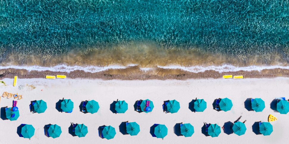 Bandiera Blu: ecco come le spiagge conquistano il prestigioso sigillo di eccellenza ambientale Bandiera Blu: ecco come le spiagge conquistano il prestigioso sigillo di eccellenza ambientale