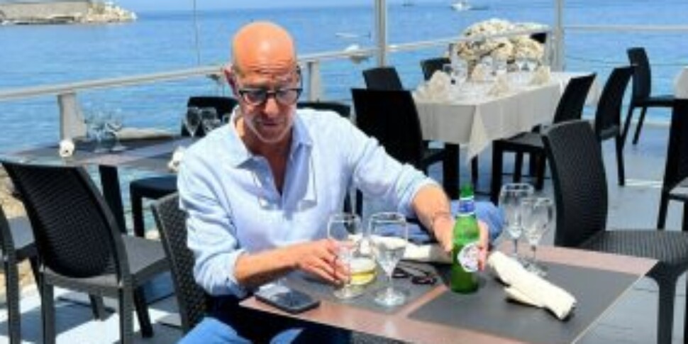 “Tucci in Italy”, dimmi... cosa mangi e ti dirò chi sei: da domani su Disney+ “Tucci in Italy”, dimmi... cosa mangi e ti dirò chi sei: da domani su Disney+