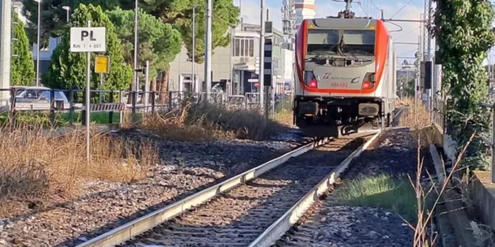 Tragedia a Cesano Maderno: ragazza di 14 anni muore travolta da un treno Tragedia a Cesano Maderno: ragazza di 14 anni muore travolta da un treno