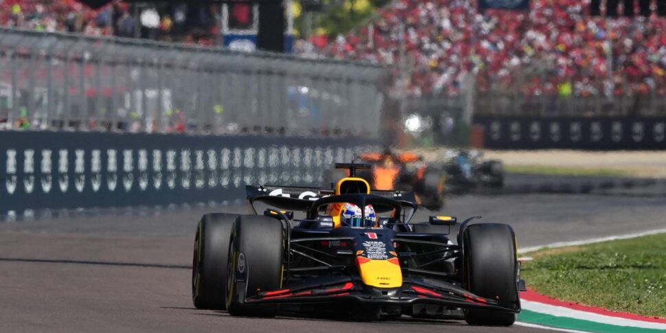 Verstappen trionfa nel GP di Imola, quarta la Ferrari di Hamilton. Sesto Leclerc Verstappen trionfa nel GP di Imola, quarta la Ferrari di Hamilton. Sesto Leclerc