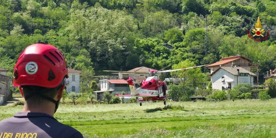 Due vigili del fuoco dispersi in un Due vigili del fuoco dispersi in un
