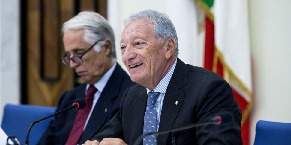Presidenza CONI, Buonfiglio eletto al primo scrutinio con 47 voti su 81. A Malagò: "Grazie Giovanni per quello che hai fatto in questi 12 anni" Presidenza CONI, Buonfiglio eletto al primo scrutinio con 47 voti su 81. A Malagò: "Grazie Giovanni per quello che hai fatto in questi 12 anni"