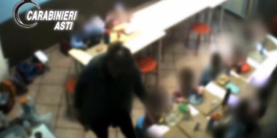 Asti, maestre sospese per maltrattamenti in asilo: bimbi strattonati, umiliati e insultati Asti, maestre sospese per maltrattamenti in asilo: bimbi strattonati, umiliati e insultati