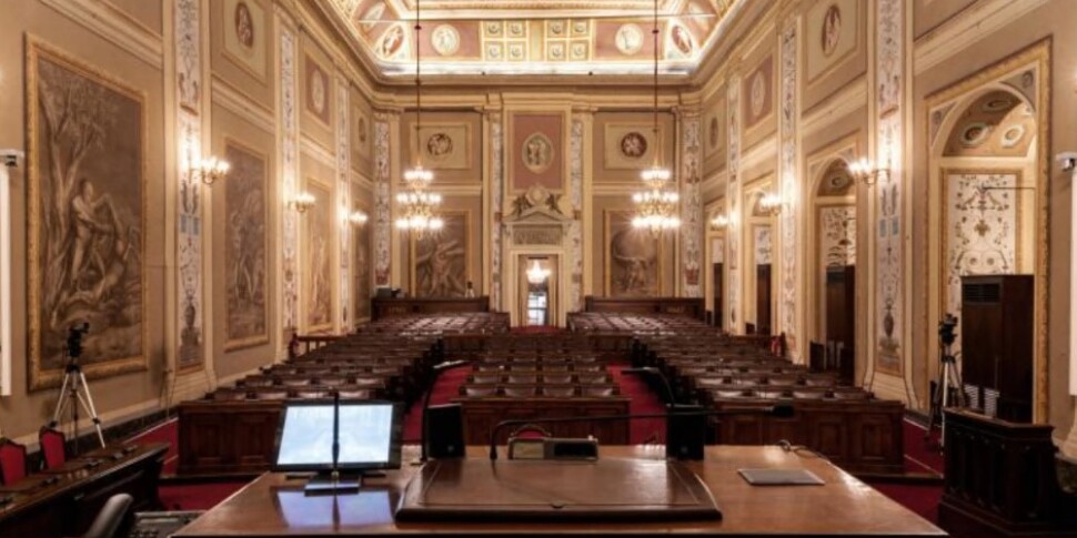 https://assets.gazzettadelsud.it/2025/06/Assemblea-regionale-siciliana-Ars-Sala-dErcole-970x485-1752434695.jpg