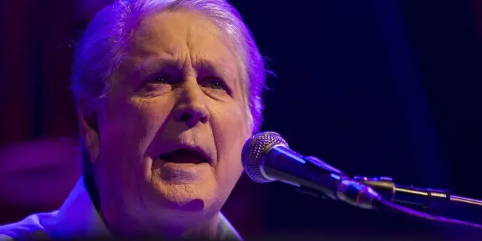 Addio a Brian Wilson, frontman dei Beach Boys: la mente dietro "Good Vibrations" e il sogno californiano Addio a Brian Wilson, frontman dei Beach Boys: la mente dietro "Good Vibrations" e il sogno californiano