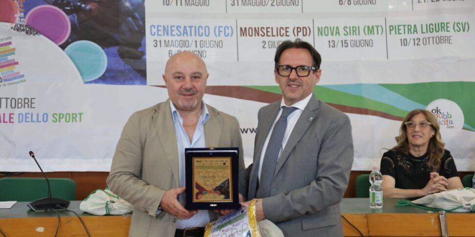 https://assets.gazzettadelsud.it/2025/06/Conferenza-SportInTour_Nova-Siri-970x485.jpeg
