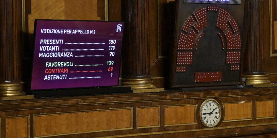 senato il decreto sicurezza è legge 109 voti favorevoli tensioni in aula e scontro acceso con le opposizioni