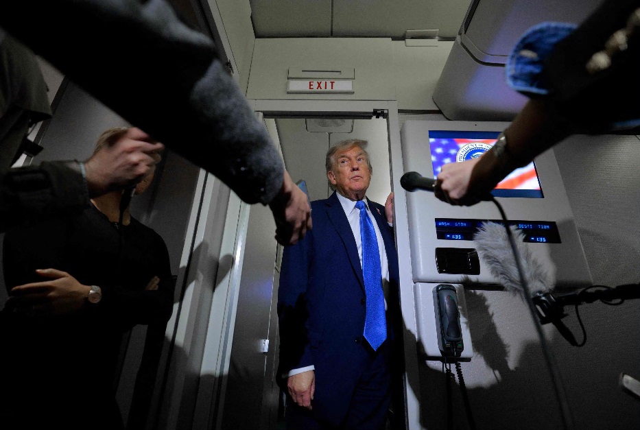 Trump valuta l'attacco: "L'Iran si arrenda senza con… Trump valuta l'attacco: "L'Iran si arrenda senza con…