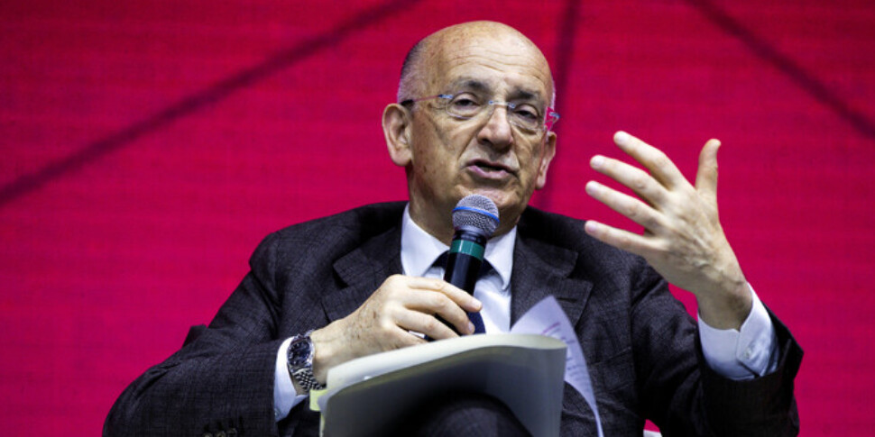 sisto replica al segretario dell8217anm dal palco di trame non fate opposizione politica rispettate i ruoli