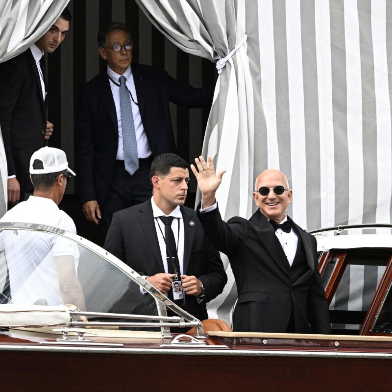 Jeff Bezos lwaves to the crowd as he leaves hIs hotel in Venice, Italy, Friday,June 27, 2025 ahead of the anticipated wedding celebrations with Lauren Sanchez, Italy, 27 June 2025. ANSA/DANIEL DAL ZENNARO