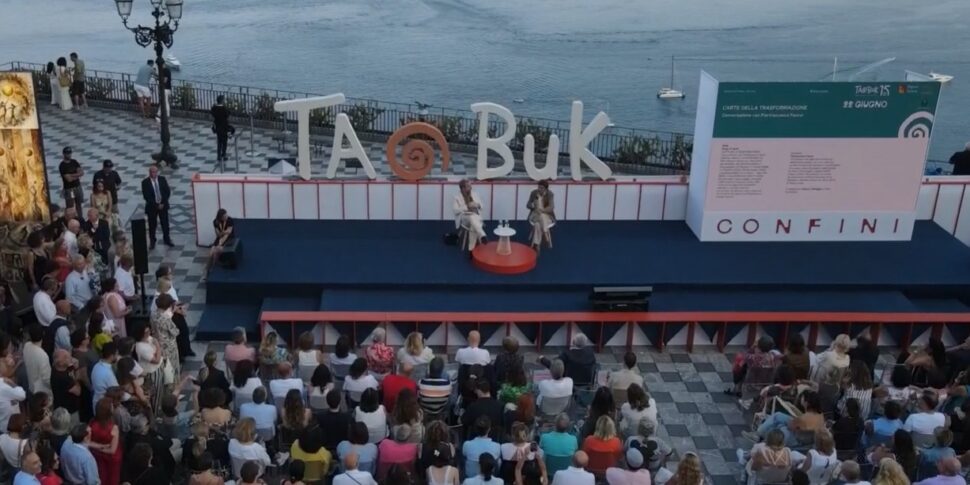 Cala il sipario su Taobuk, anche oggi sul palco star internazionali. Ieri in scena Horcynus Orca e la partecipazione di Pierfrancesco Favino