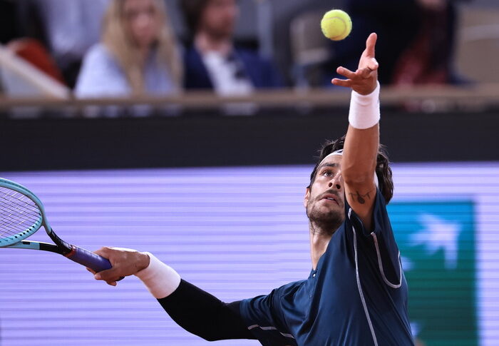 Roland Garros, Lorenzo Musetti conquista una storica semifinale: battuto Tiafoe in quattro set Roland Garros, Lorenzo Musetti conquista una storica semifinale: battuto Tiafoe in quattro set