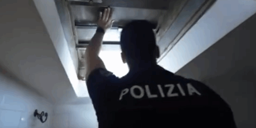 Locale trasformato in laboratorio della droga, "potenziava" marijuana con elementi chimici: arrestato ristoratore a Catania