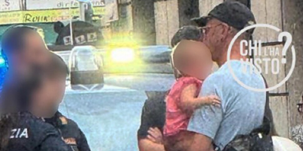 Madre e figlia morte, nuova foto di Rexal Ford con la bambina in braccio il 5 giugno: fermato perché la bimba piangeva Madre e figlia morte, nuova foto di Rexal Ford con la bambina in braccio il 5 giugno: fermato perché la bimba piangeva