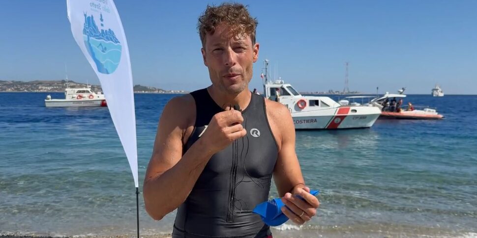 Ossini attraversa lo Stretto a nuoto: "Felici di aver portato un messaggio così importante"