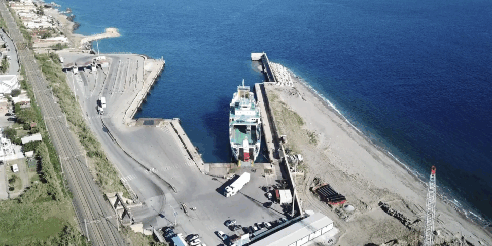 Messina, il porto di Tremestieri insabbiato: sette ore al giorno di invasione dei tir nel centro città