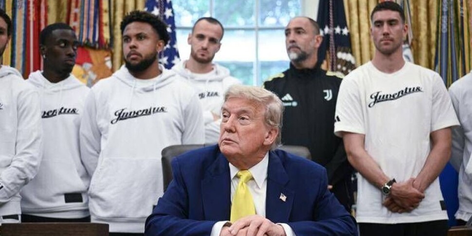 https://assets.gazzettadelsud.it/2025/06/Trump-Juve-970x485-1750277078.jpg